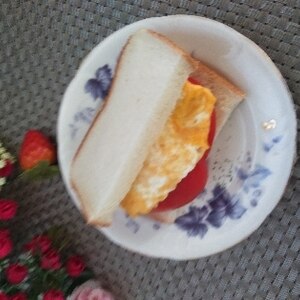 母の日に　卵とトマトのサンドイッチ